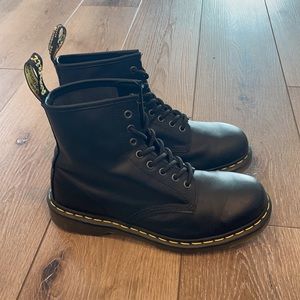 8 hole black Size women  9 doc martens